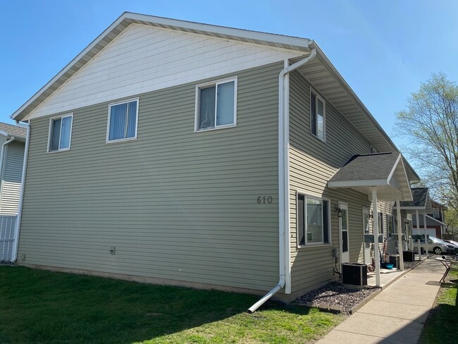 Photo - 610 Rose St Townhome