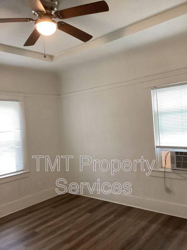 Photo - 204 W Oak St