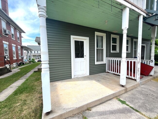 126-128 E Maple St