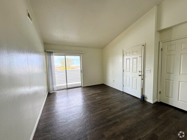 Building Photo - Three-Bedroom, Two-Bath Condo! Unit 32