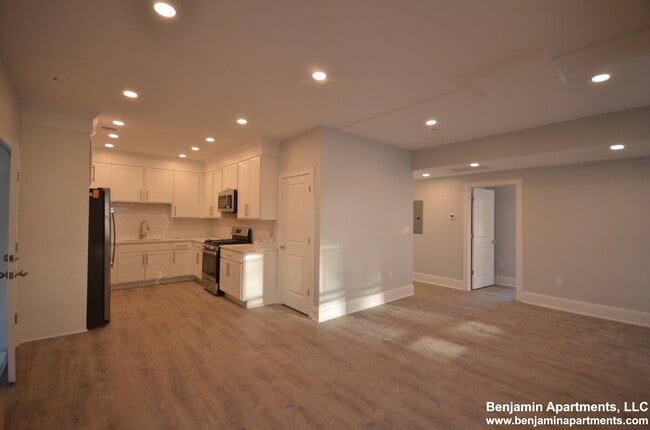 Building Photo - 120 Kenrick St Unit 1