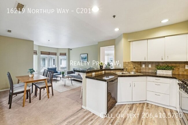 Photo - 16219 Northup Way