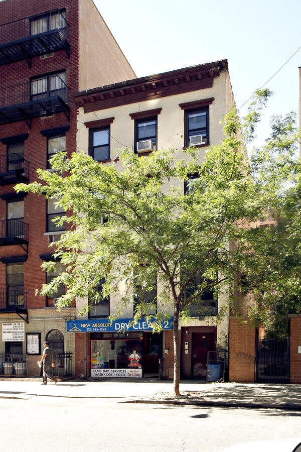 Photo - 136 E 31st St