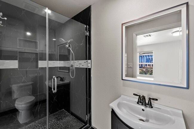 Photo - 1903 Pinewoods Way