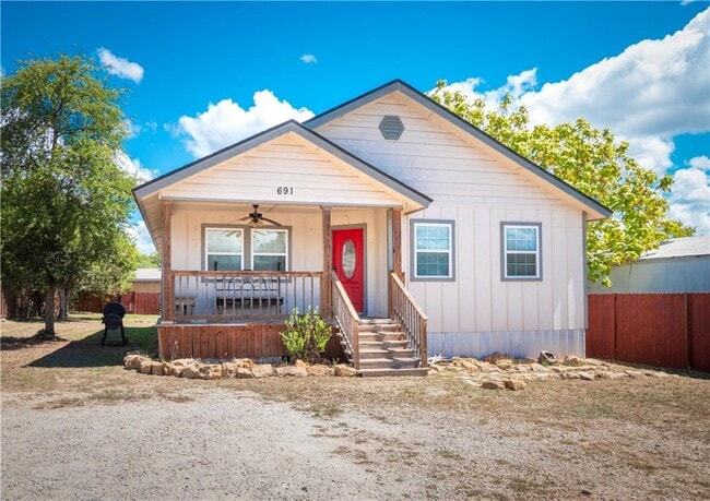 Photo - 691 Tamarack Dr House