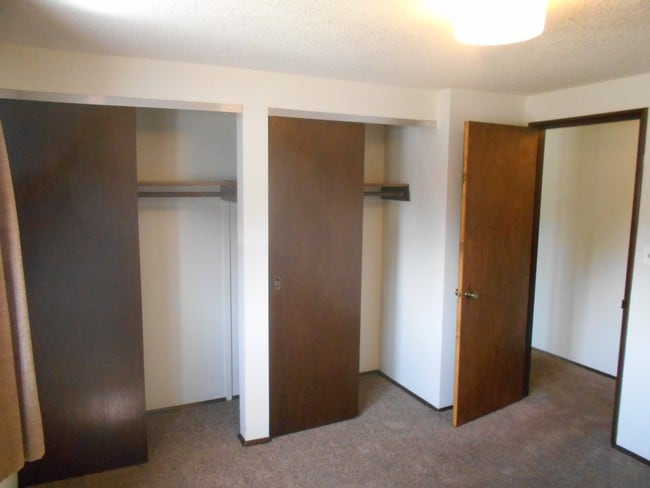 Photo - Pines Apartments