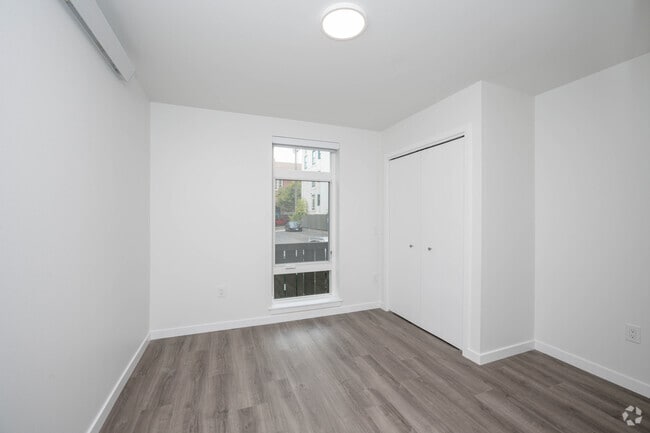 1BR, 1BA - 558SF - Bedroom