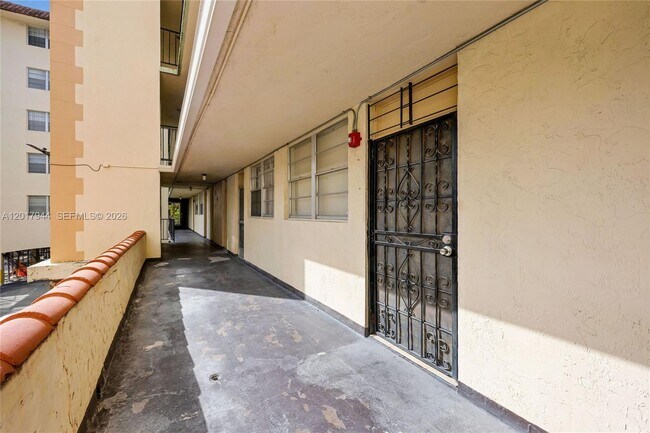 Photo - 12590 NE 16th Ave Unidad 208