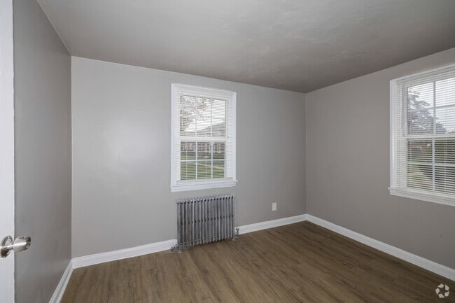 2BR, 1BA - 629SF - Second Bedroom