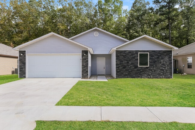 Building Photo - 225 Iris St