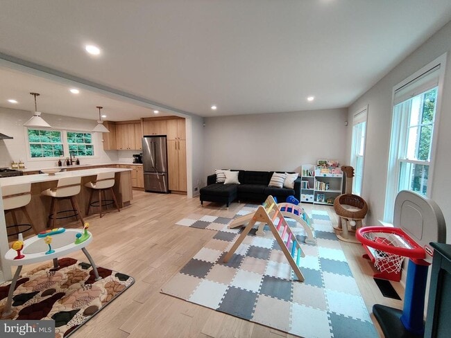 Building Photo - 9051 Laurel Hill Ct