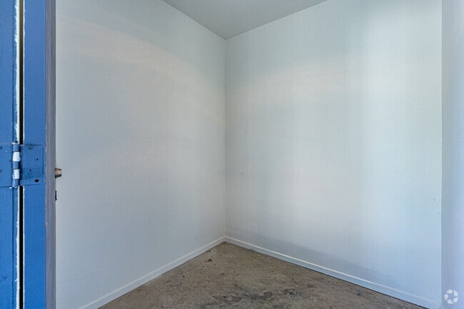 1BR, 1BA, - 515SF - Storage