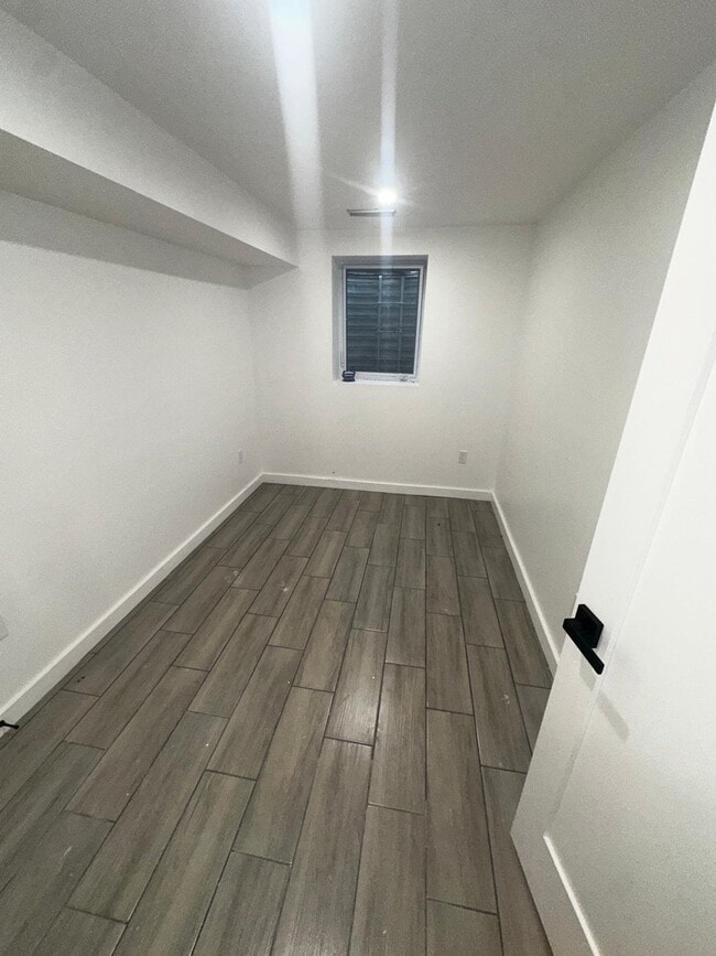 Photo - 408 Chaplin St SE