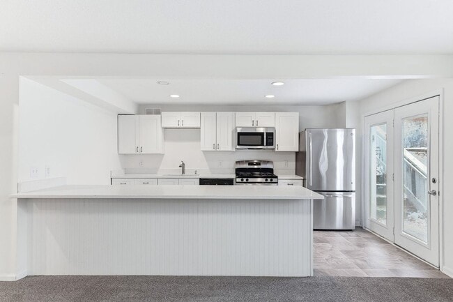 Building Photo - 780 Stewart Ave Unit #2