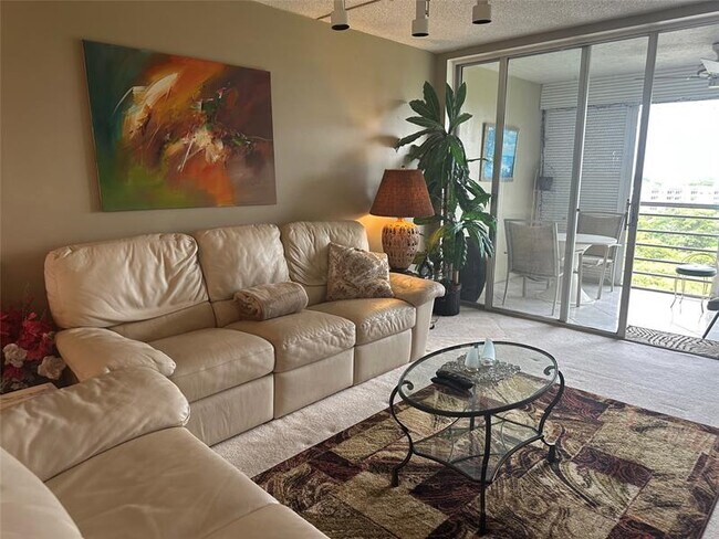 Building Photo - 605 Oaks Dr Unit 1009 Rental