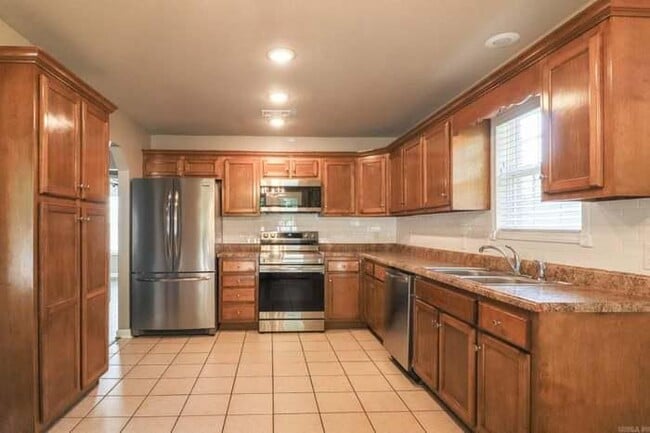 Photo - 712 Troy Cove
