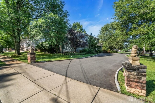 43 Jonathan Dr