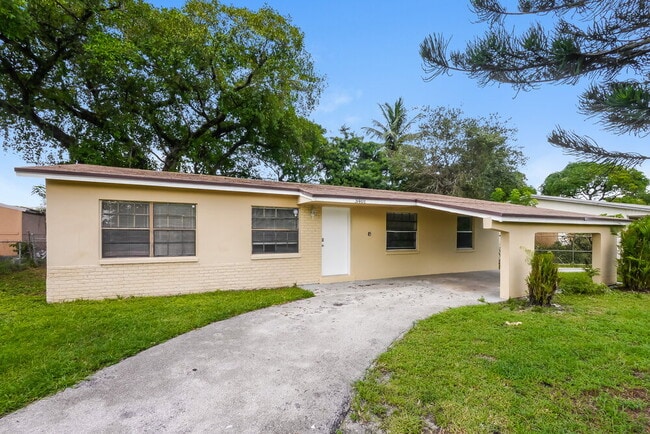 Building Photo - 3401 NW 18th Pl Rental