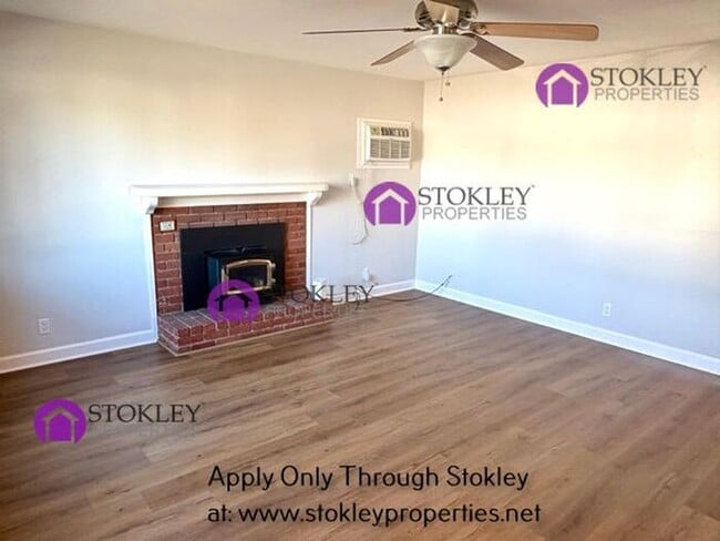 Photo - 1875 Queens Rd