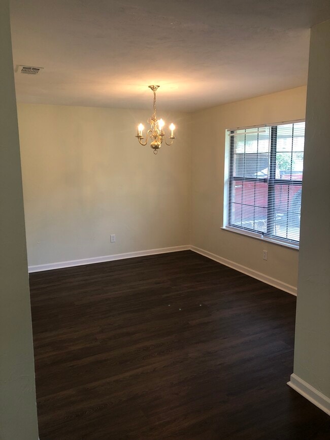 Photo - 515 Howard Ave