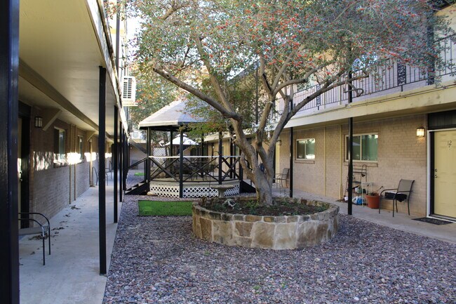 West 3855 - a Warner Alan Property