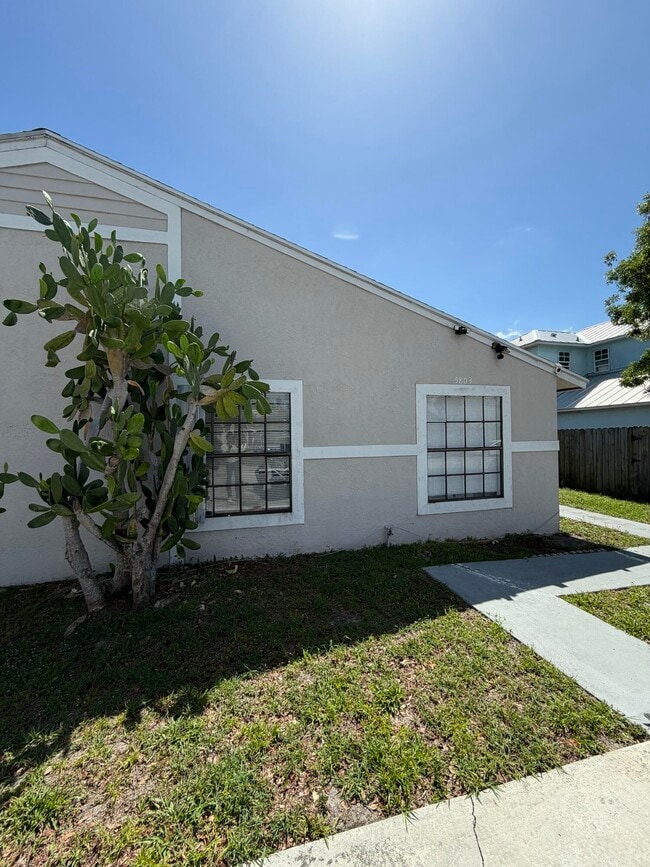 Building Photo - 5803 SE Collins Ave