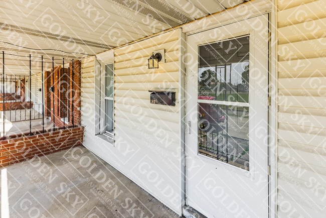 Photo - 302 W 6th St Townhome