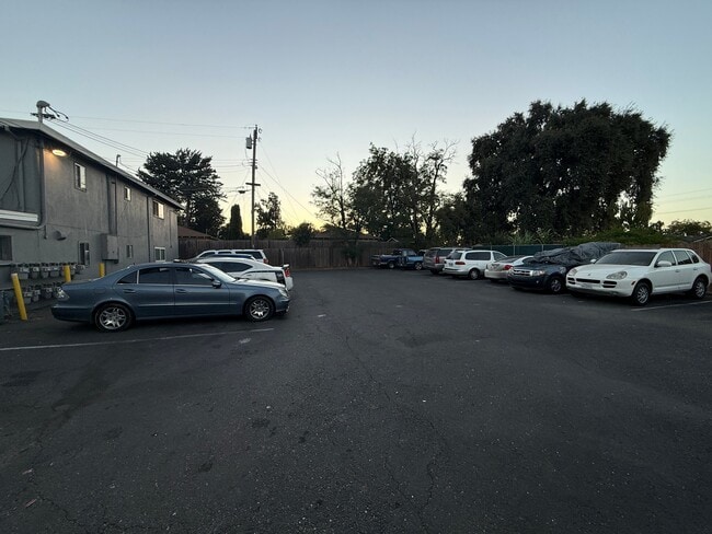 1523 Los Robles Blvd Unidad 25