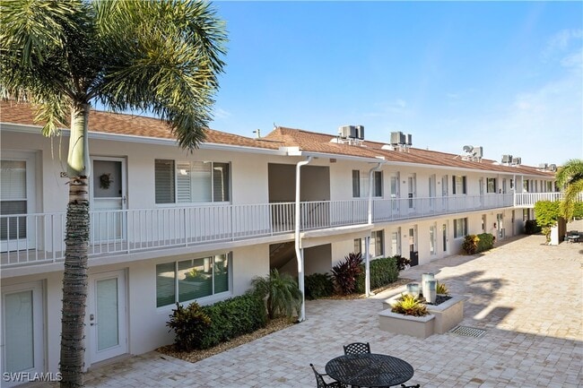 Photo - 578 Broad Ave S Unit 578