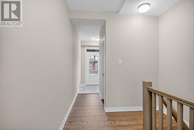 Photo - 297 Les Emmerson Dr