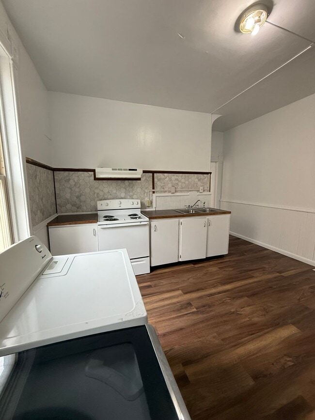 Photo - 227-229 S Washington Unit 227 S Washington