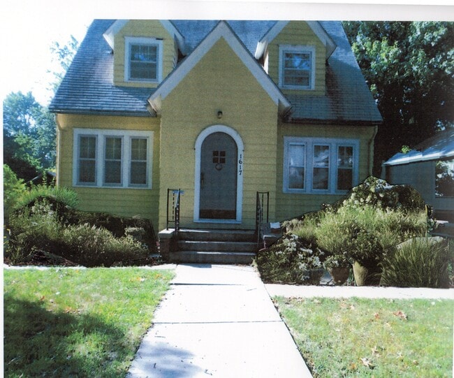 Building Photo - 1617 Leavenworth St Unit #2Upper