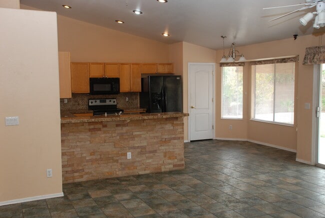 Photo - 514 W Laredo Ave