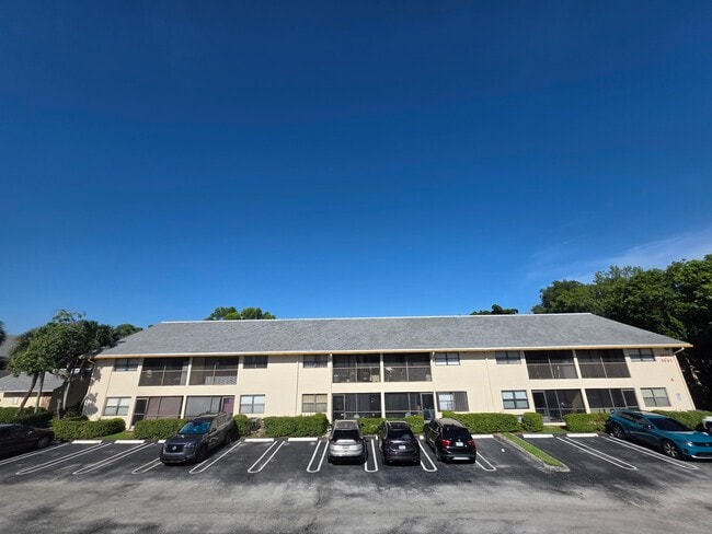 Photo - 2977 Riverside Dr