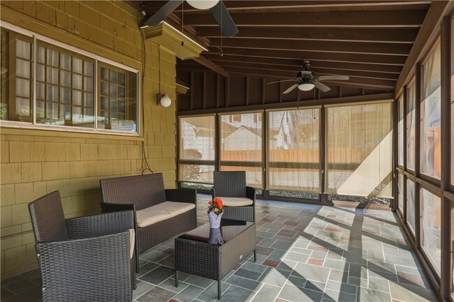 Photo - 98 Sunnyside Dr