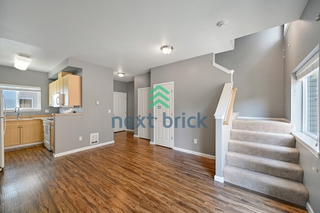 Photo - Quiet Townhouse 2 Beds 1.5 Bath Available for Rent!