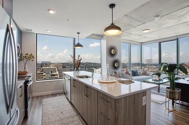 Photo - 2010 West End