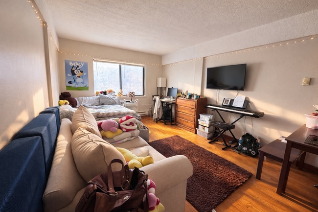 Building Photo - 1113 Commonwealth Ave Unit 202