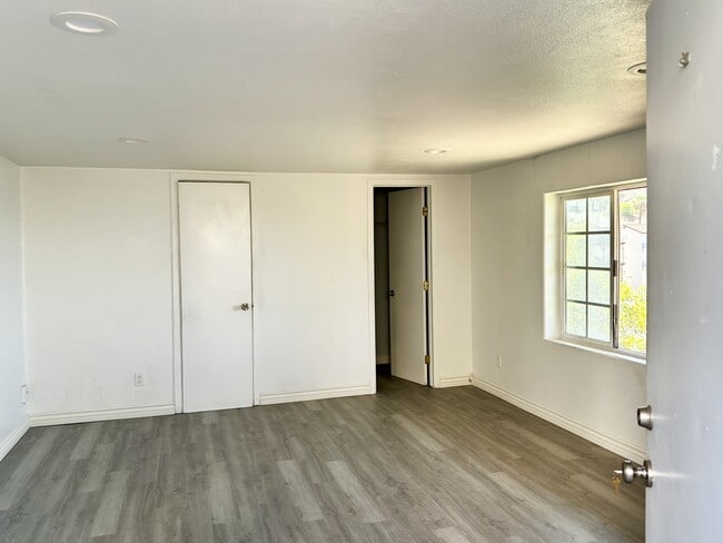 9423 Eucalyptus St