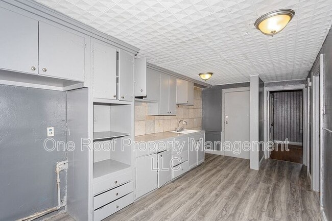 Photo - 3223 E 8th St