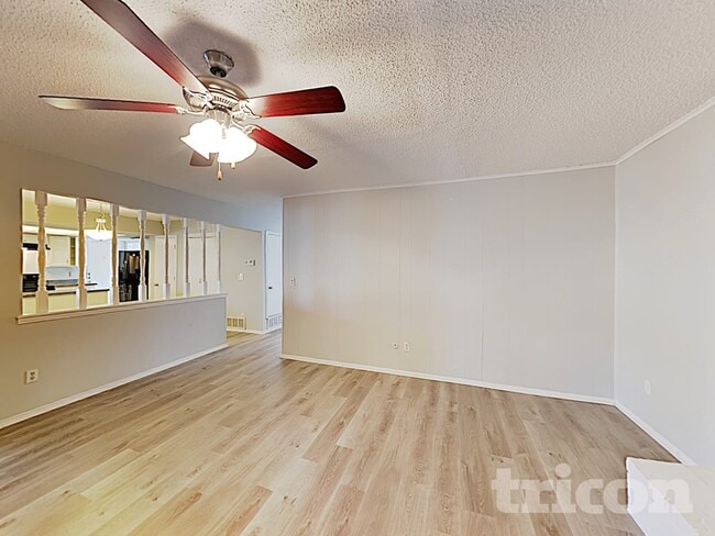 835 Live Oak Dr