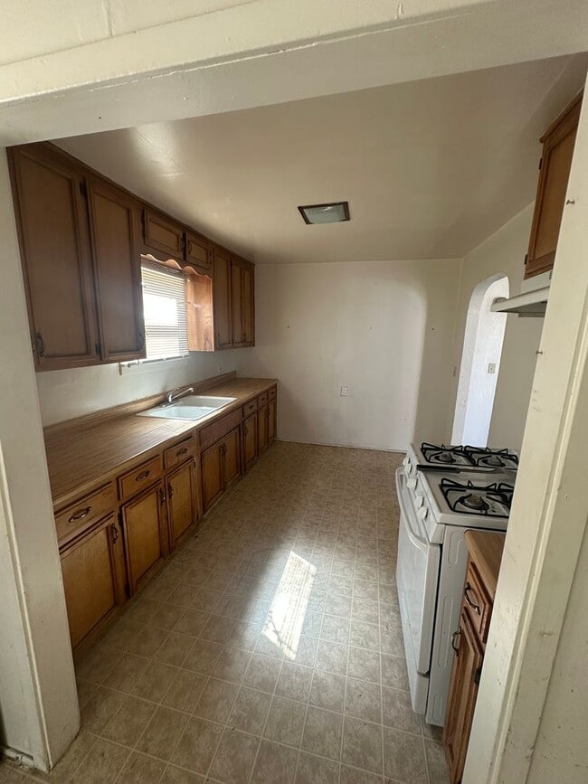Photo - Don't wait on this 2 bedroom 1 bath house with yard service in North Hanford