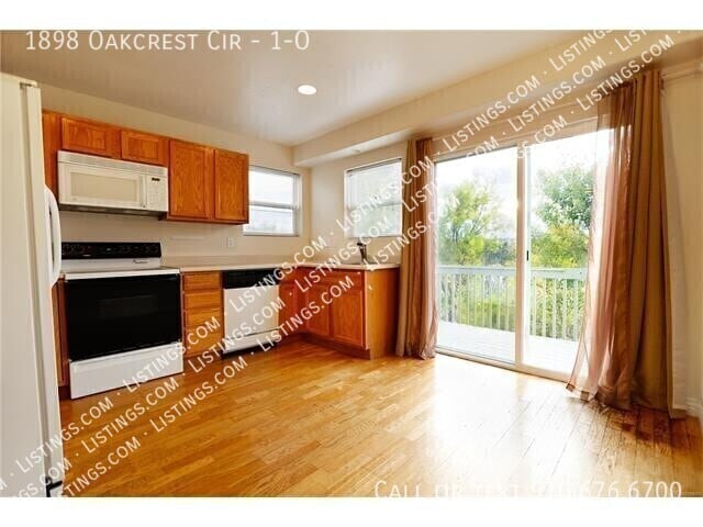 Photo - 1898 Oakcrest Cir