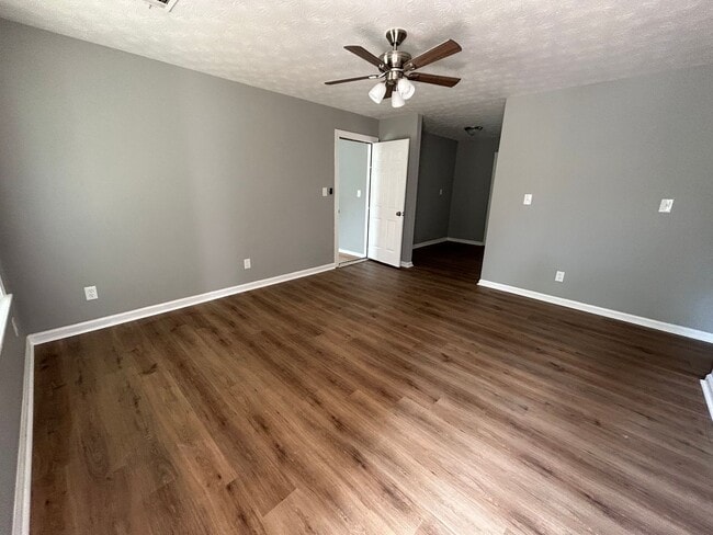 Photo - 2920 Lone Oak Rd