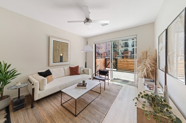 BroadwayPark_interior_living room (1)