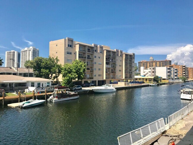 Photo - 3545 NE 167th St Unidad 204