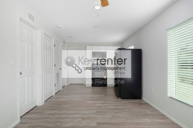 Photo - 454 21st St N