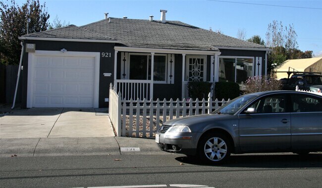 921 Oakwood Ave 3BR 1BA - 921 Oakwood Ave 3BR 1BA House