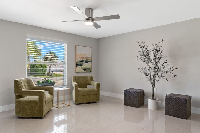 Photo - Naples Park Pool home - walking distance t...