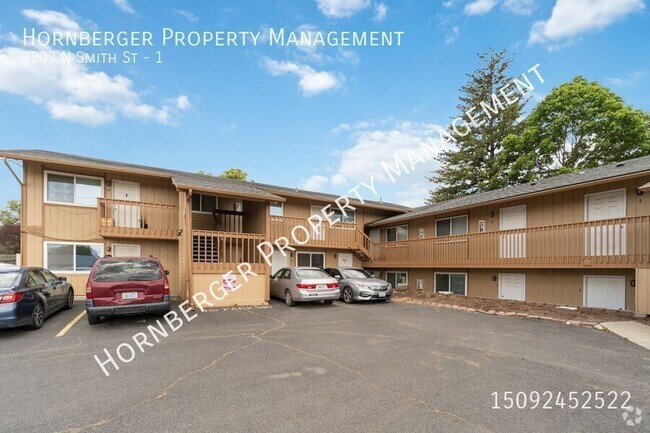 Building Photo - Spacious 2 Bed 1 Bath Apartment on The Nor... Unit 1